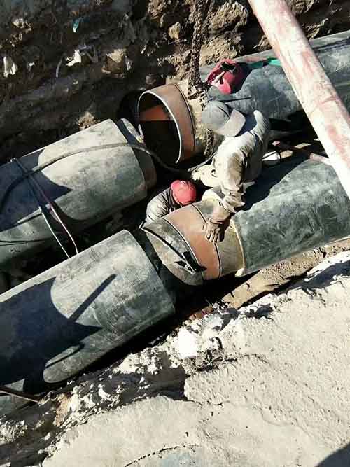 南京聚脲噴涂 管道防腐施工H系列噴涂機(jī)(圖1) 管道接口聚脲噴涂防腐施工案例